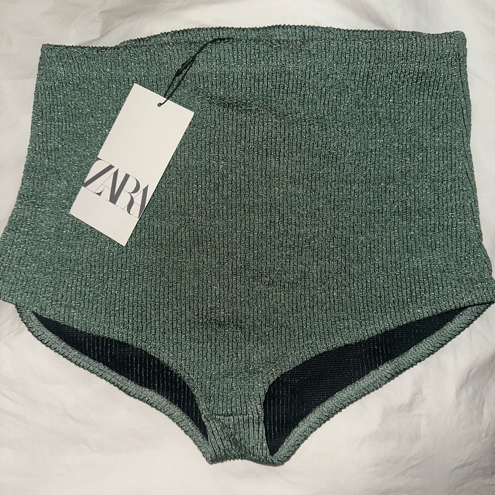 Zara Women's High-Waisted Shorts in Green